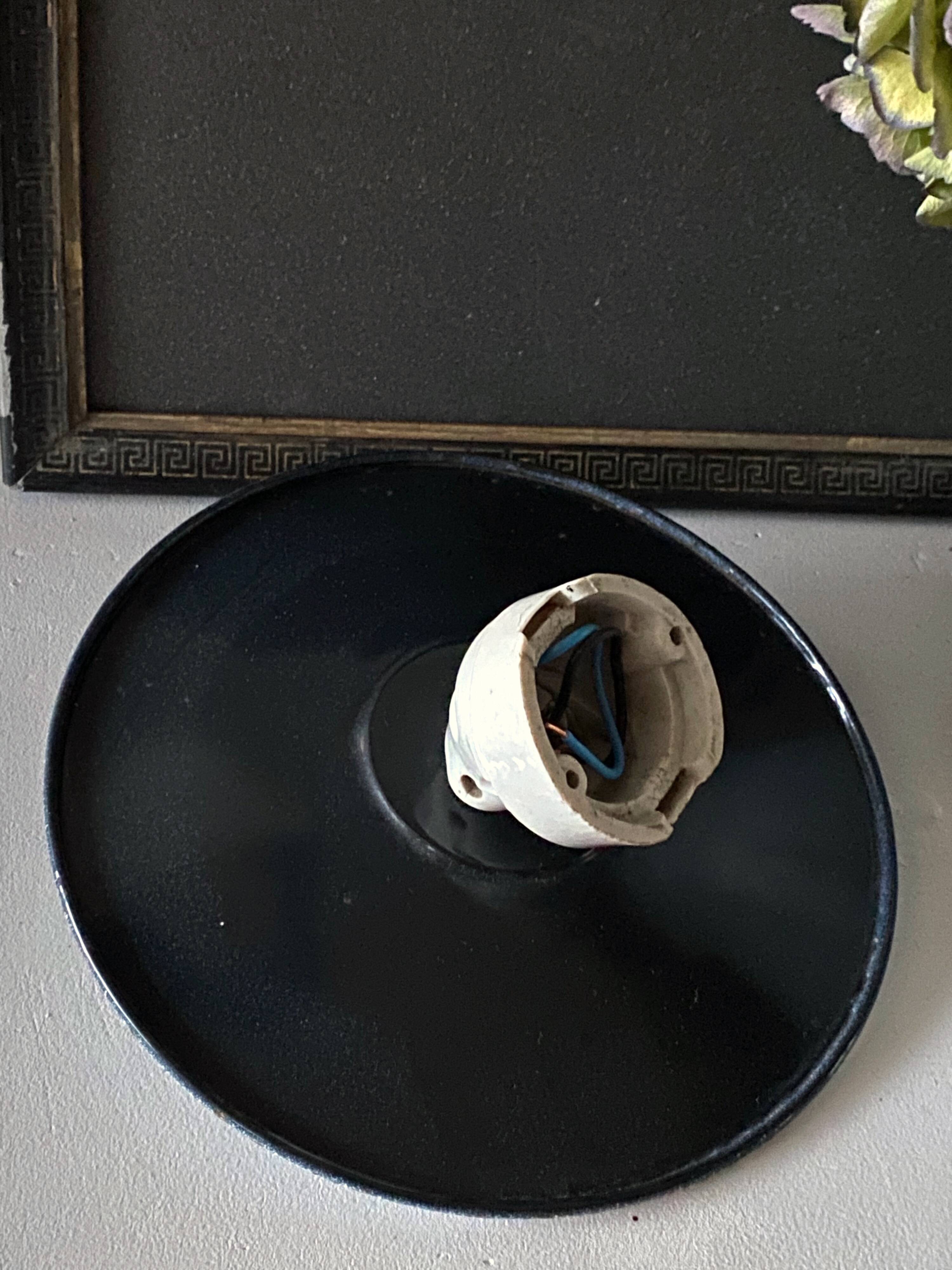 Industrial enameled sheet wall light