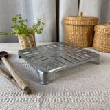 Aluminum trivet
