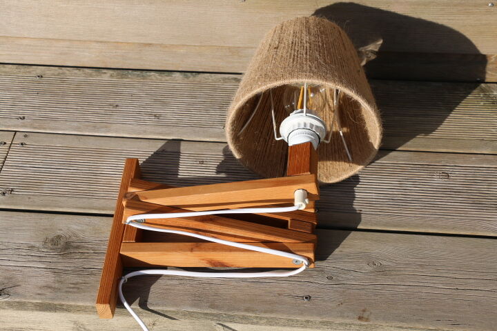 Wooden stem wall lamp