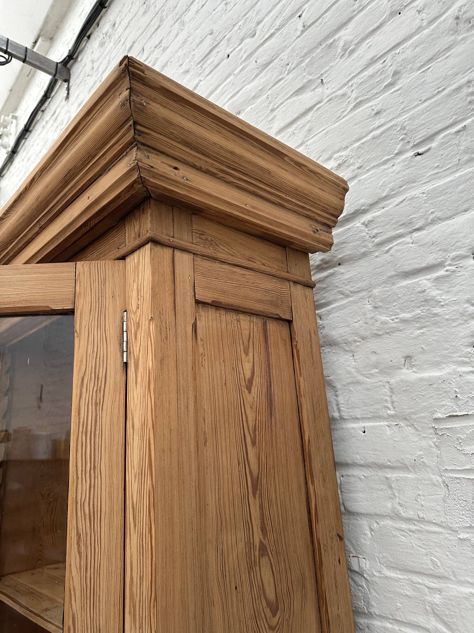 Masterful exhibition showcase from the early 20th century