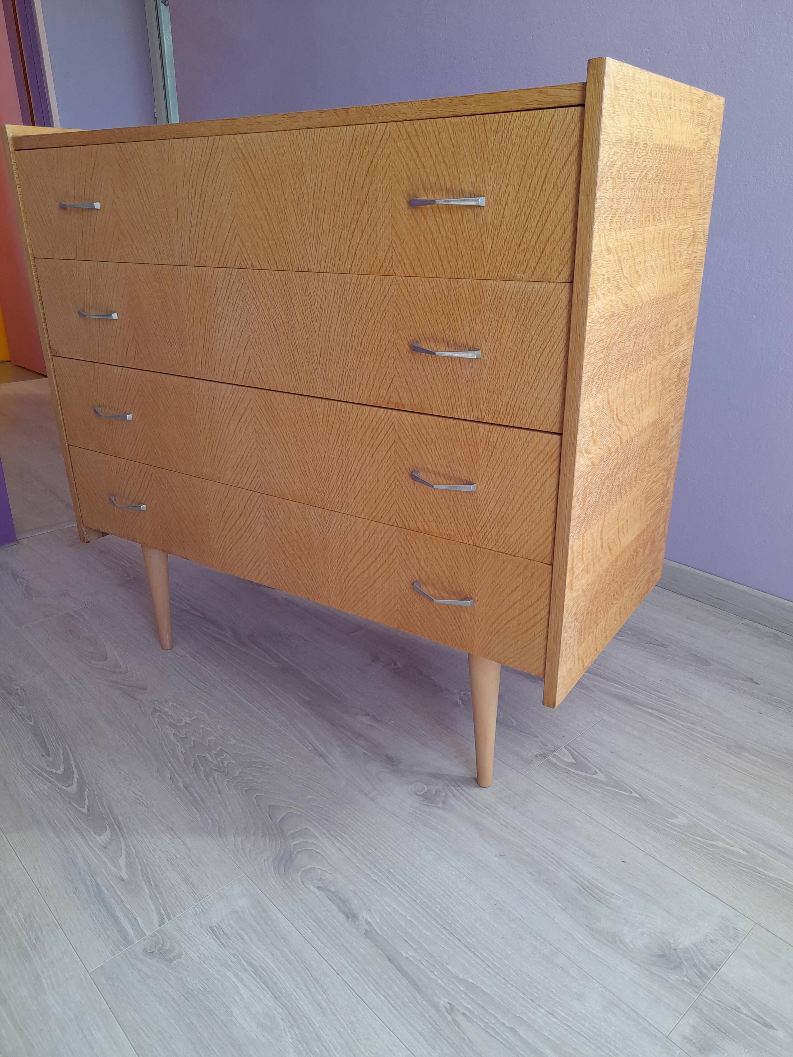 Vintage oak chest of drawers