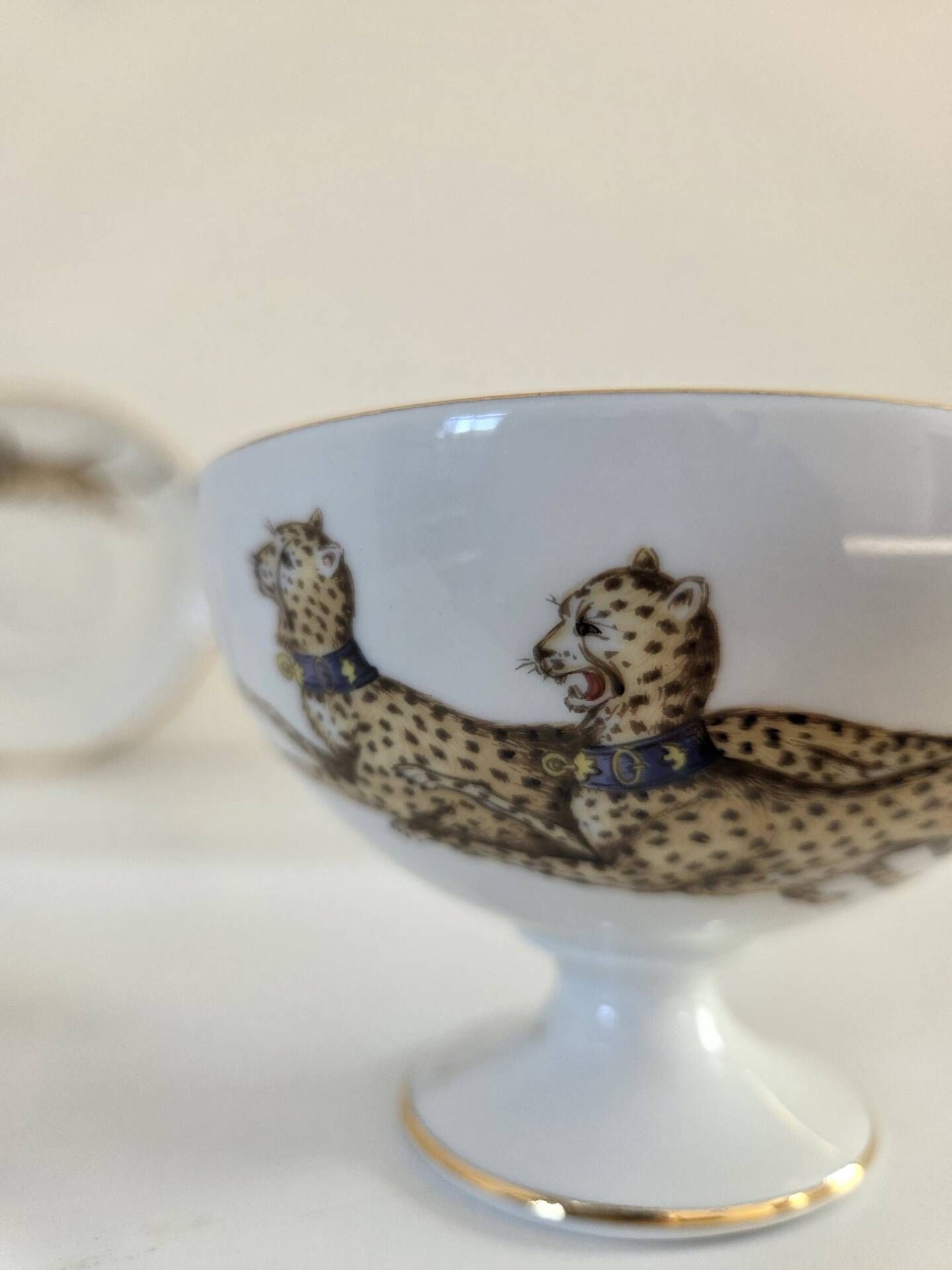 Porcelain cup from Paris "Royal Hunts"