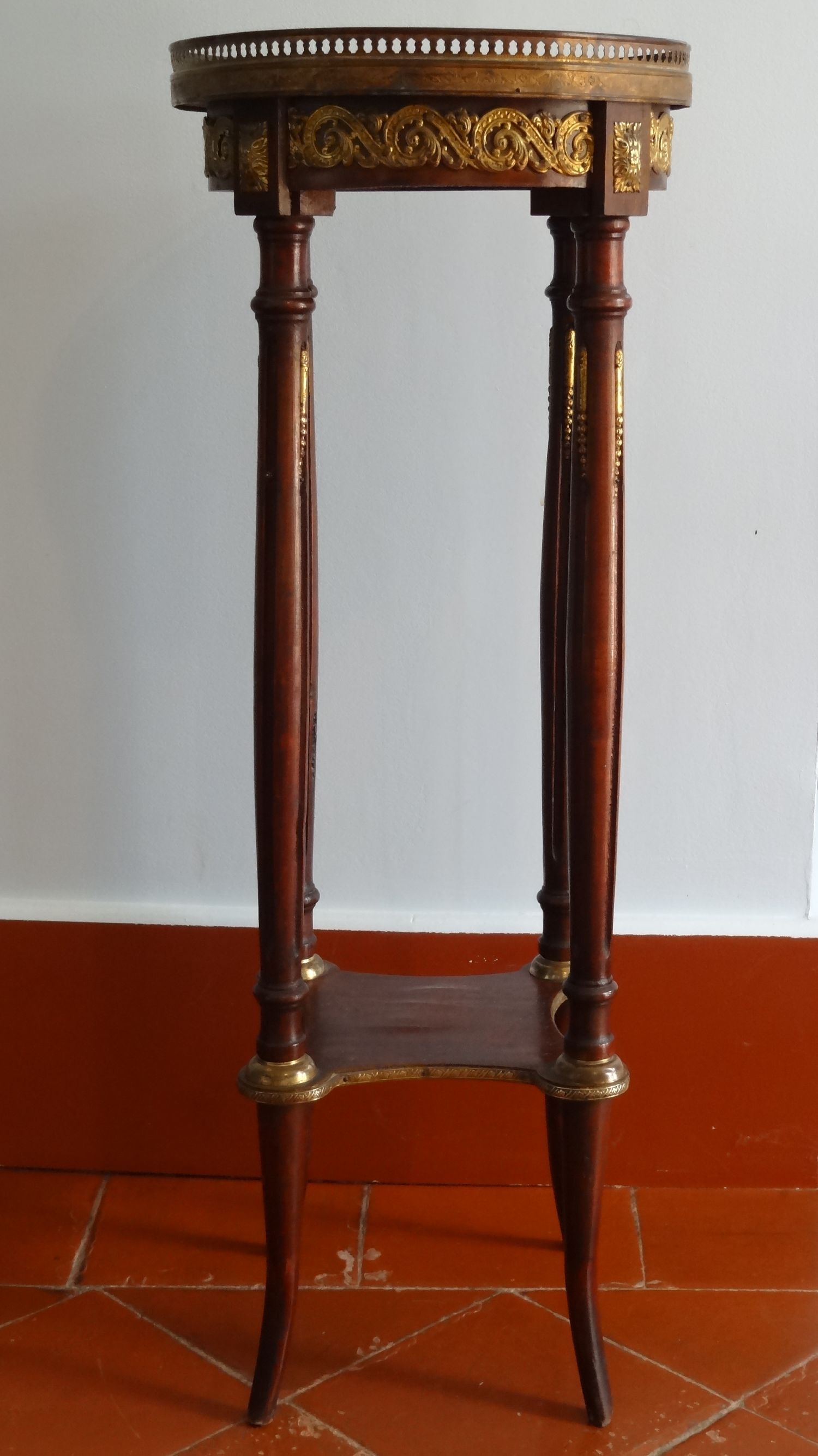 Saddle or pedestal table Napoleon III, marble and varnished wood base Ø30 x 82 cm