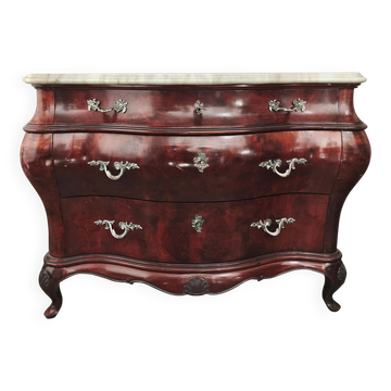 Commode galbée de style Louis XV en ronce d'acajou, dessus de marbre