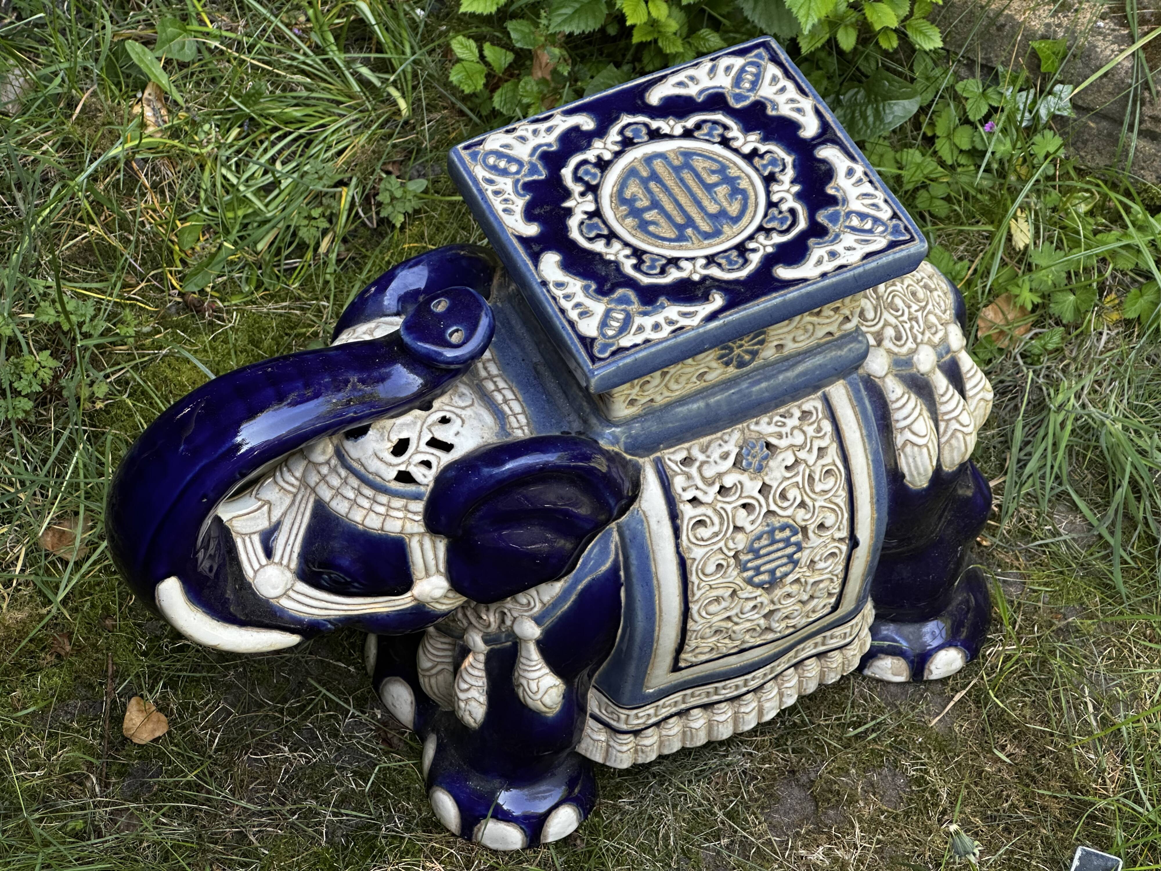 Elephant stool in glazed ceramic in cobalt blue and ivory colors