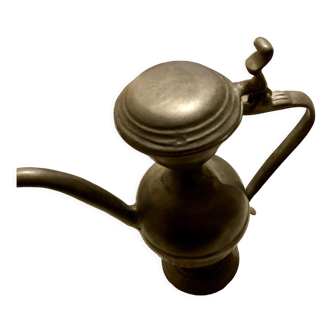 Pitcher with its lid in real pewter