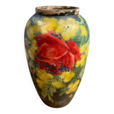 Vase en terre cuite au décor floral