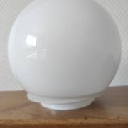 Globe de lampe en opaline moulé diamètre 16 cm