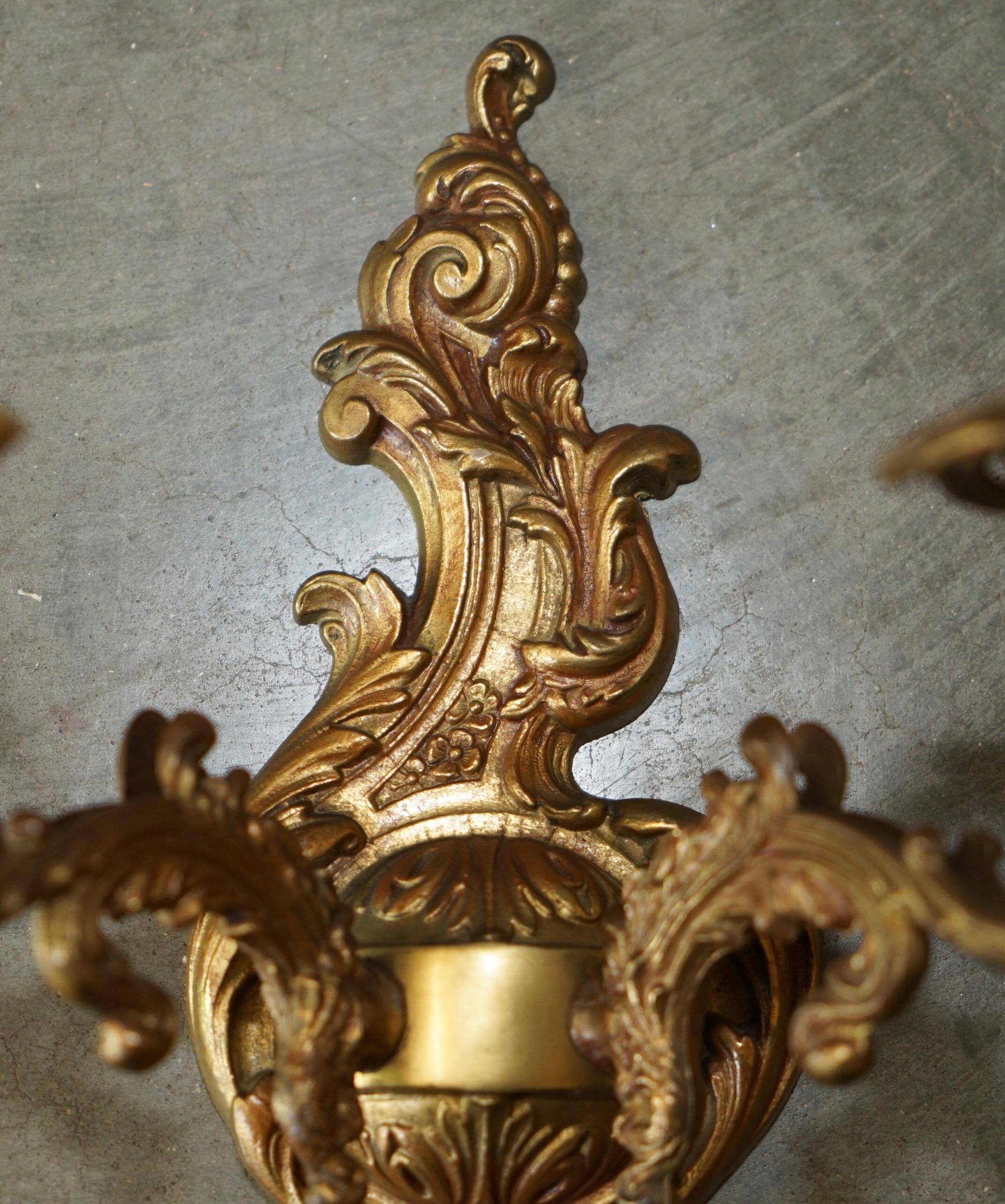 Paire d'appliques murales antiques bronzées à bougie années 1920