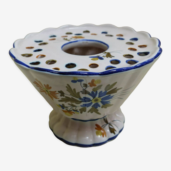 Pique vase flowers in painted ceramic