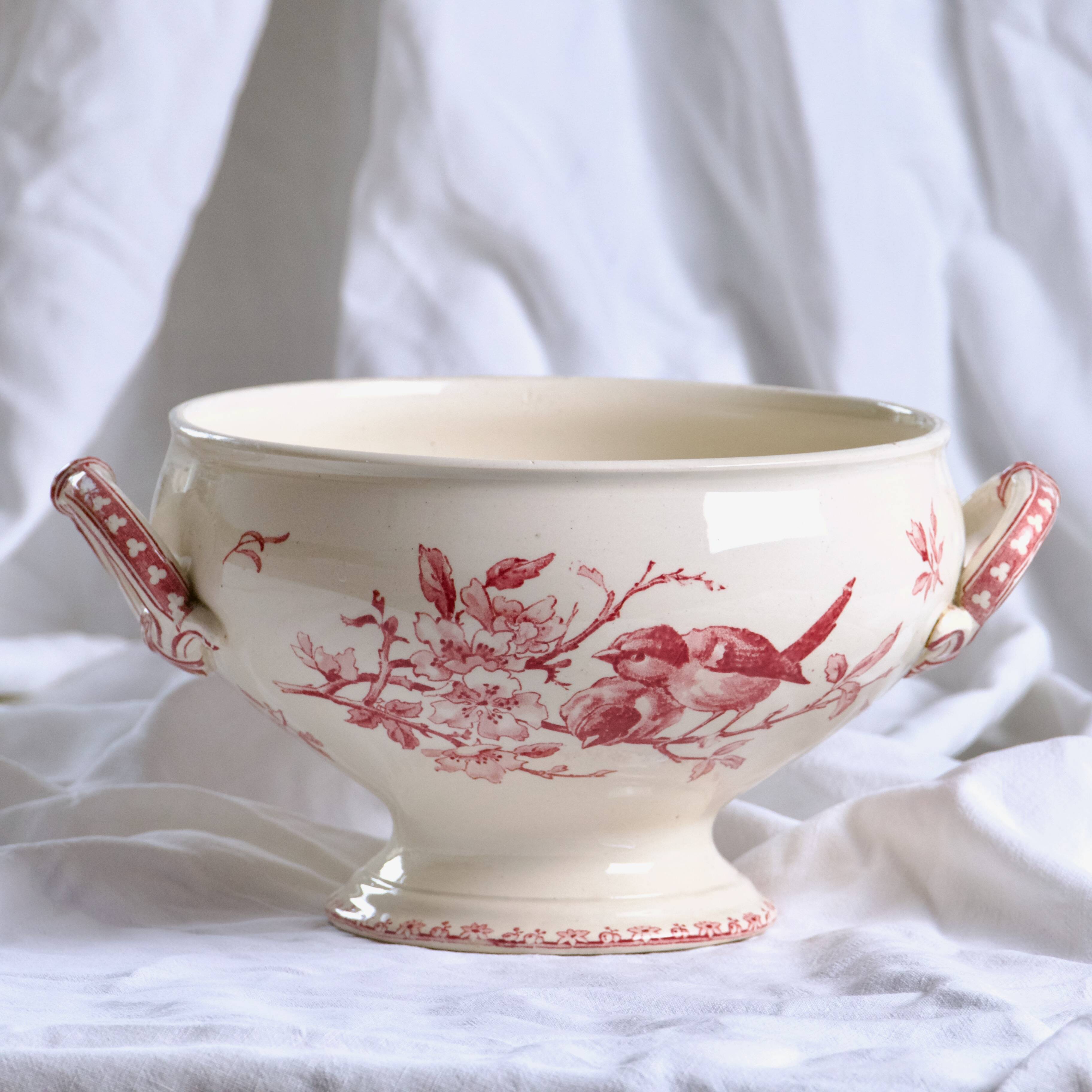 Salad bowl, soup tureen in pink ironware Sarreguemines "Favori" service, 19th century