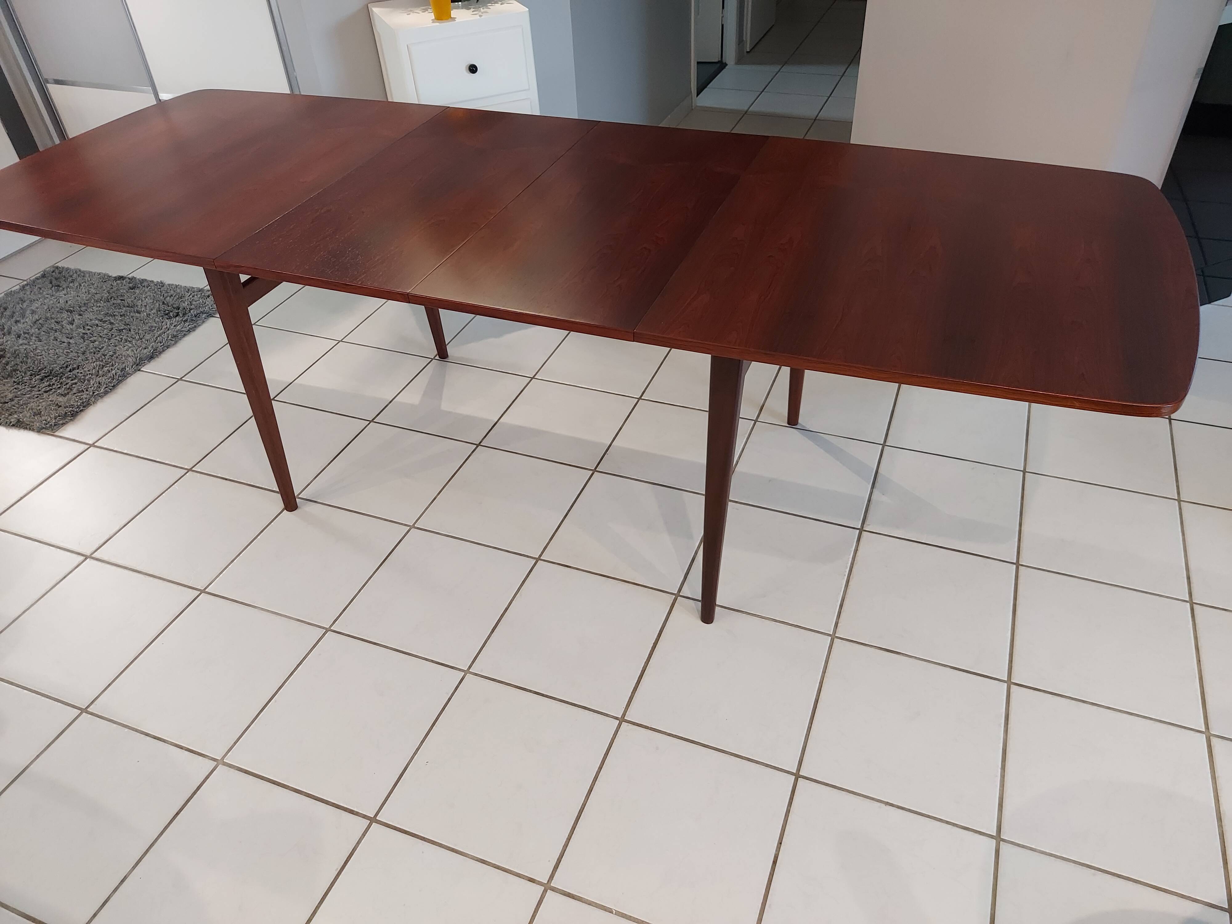 Extendable dining table in vintage Rio Rosewood 1960s