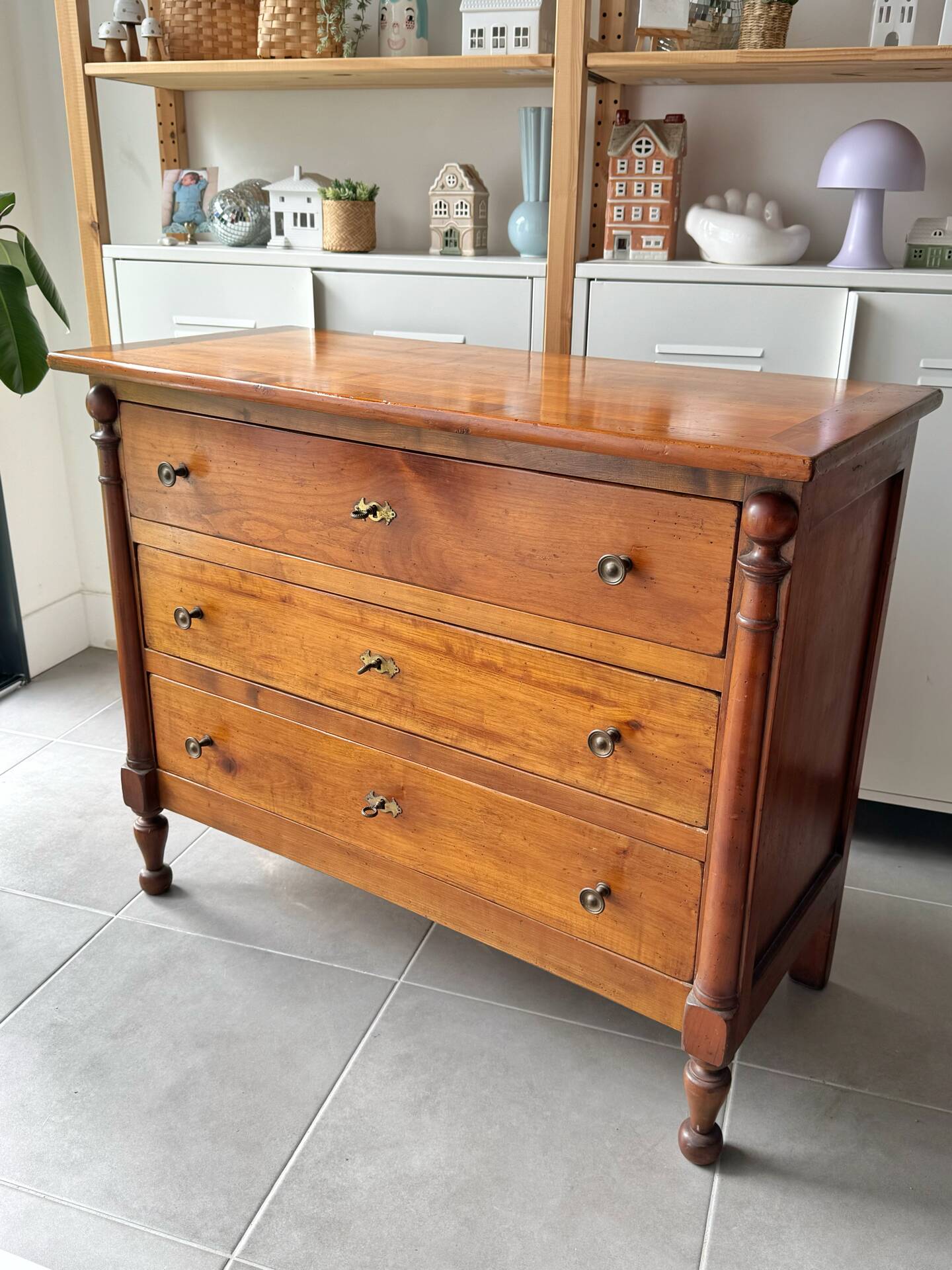 Antique chest of drawers, 3 drawers