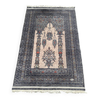 Handmade Pakistani rug