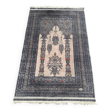 Handmade Pakistani rug