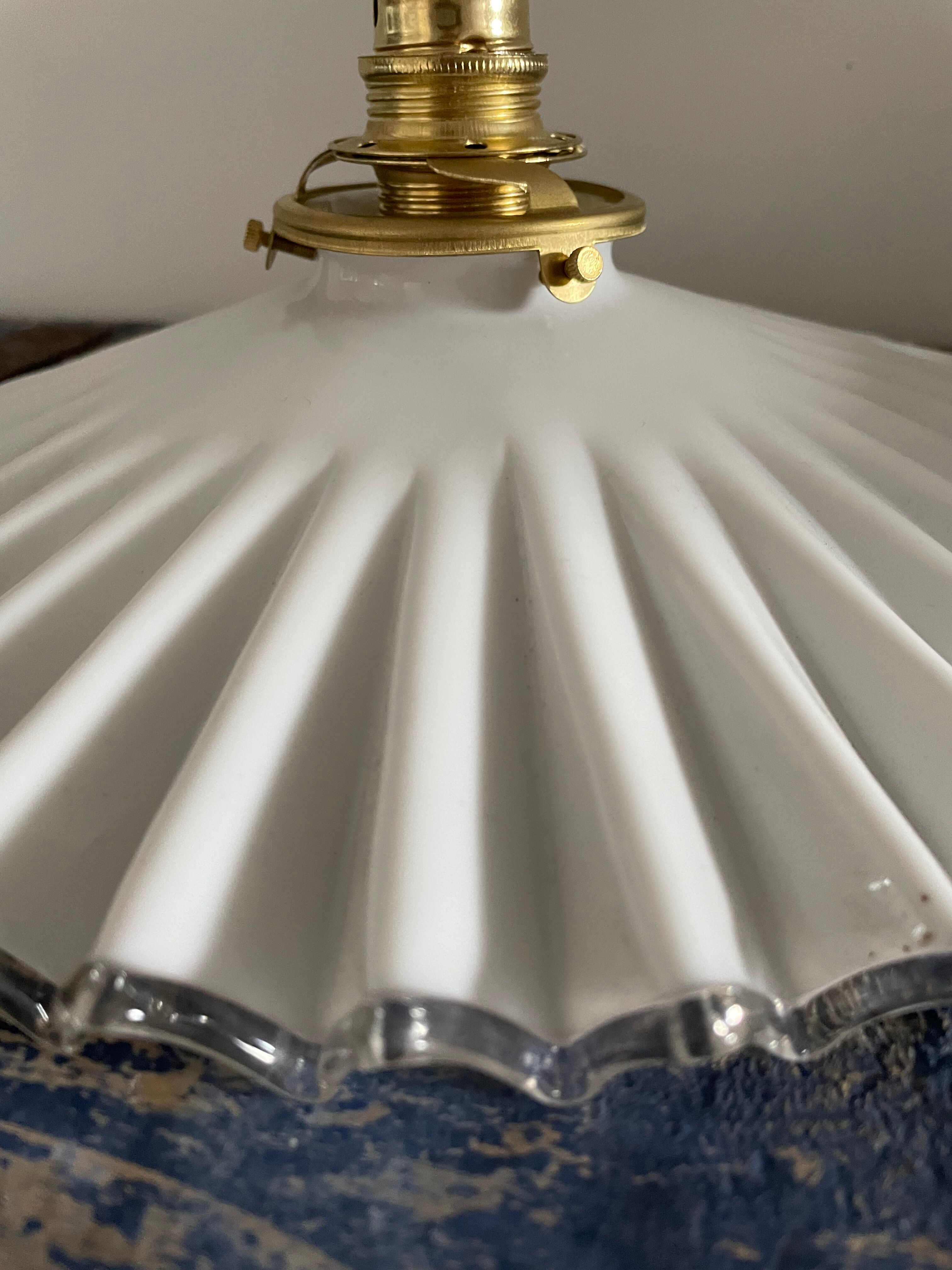 Vintage suspension lamp in serrated white opaline