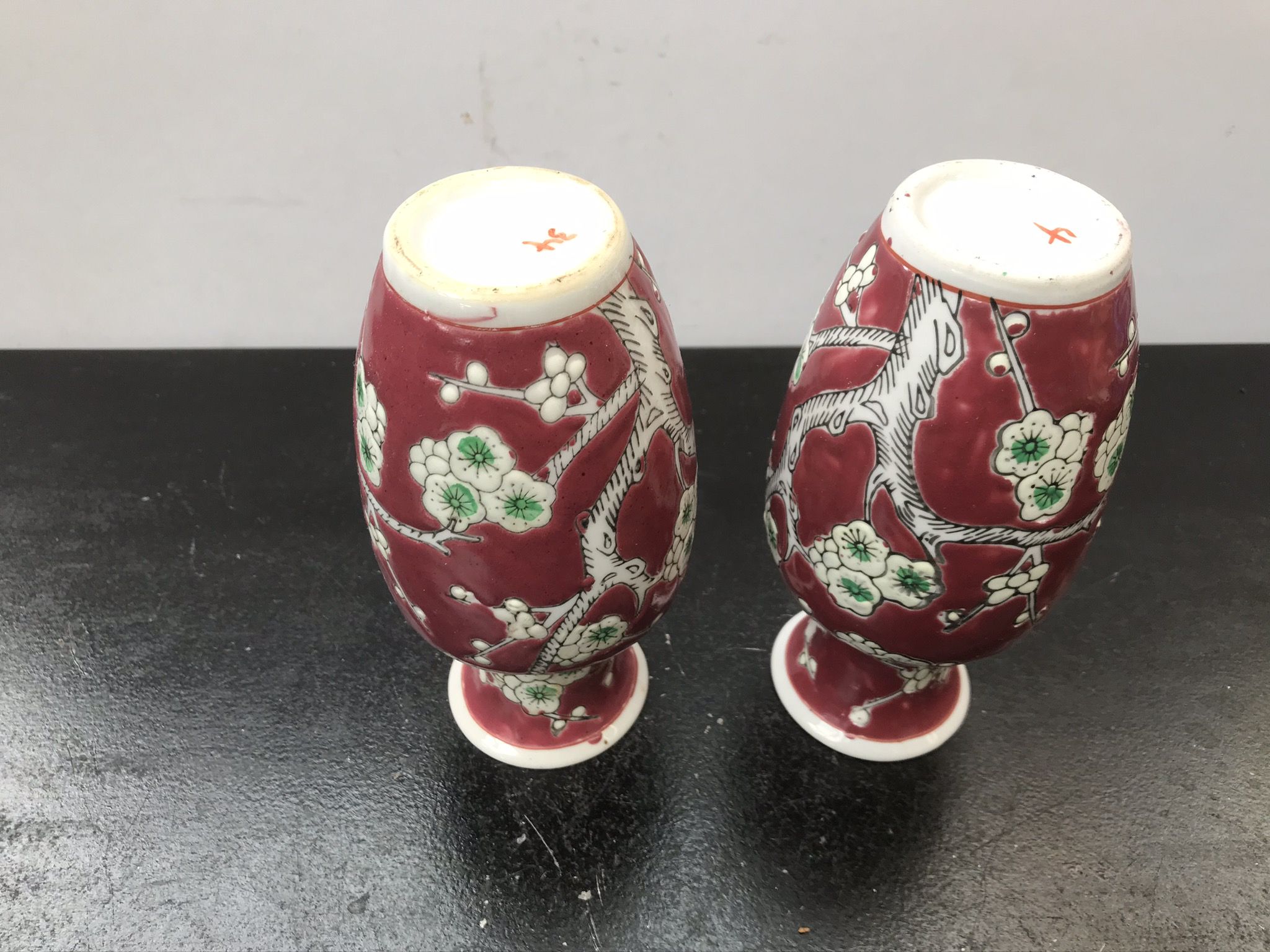 Pair of vase ancient chinese ceramics white - red decor vintage flowers