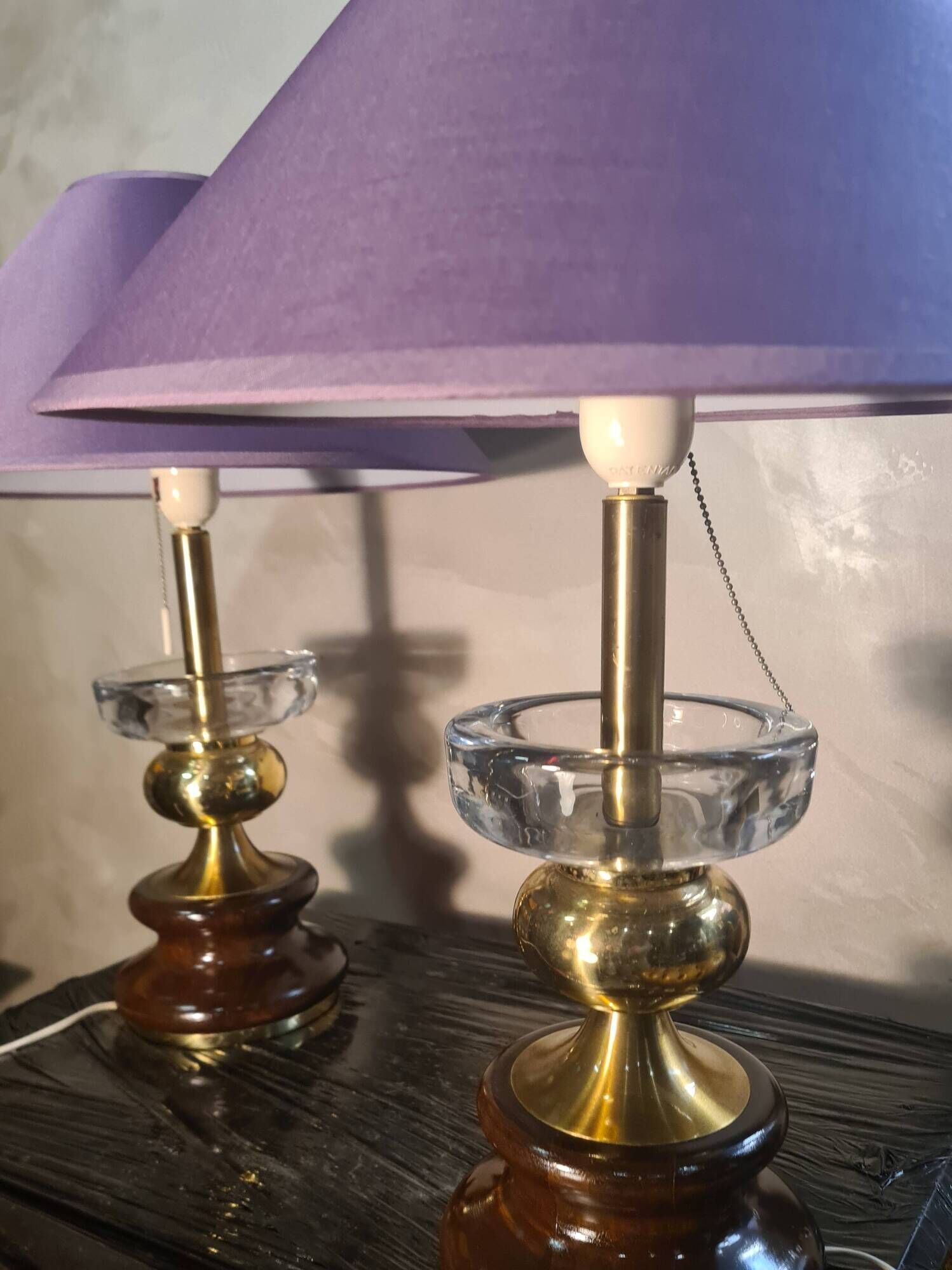 A pair of vintage table lamps featuring a turned wooden base, accessories...