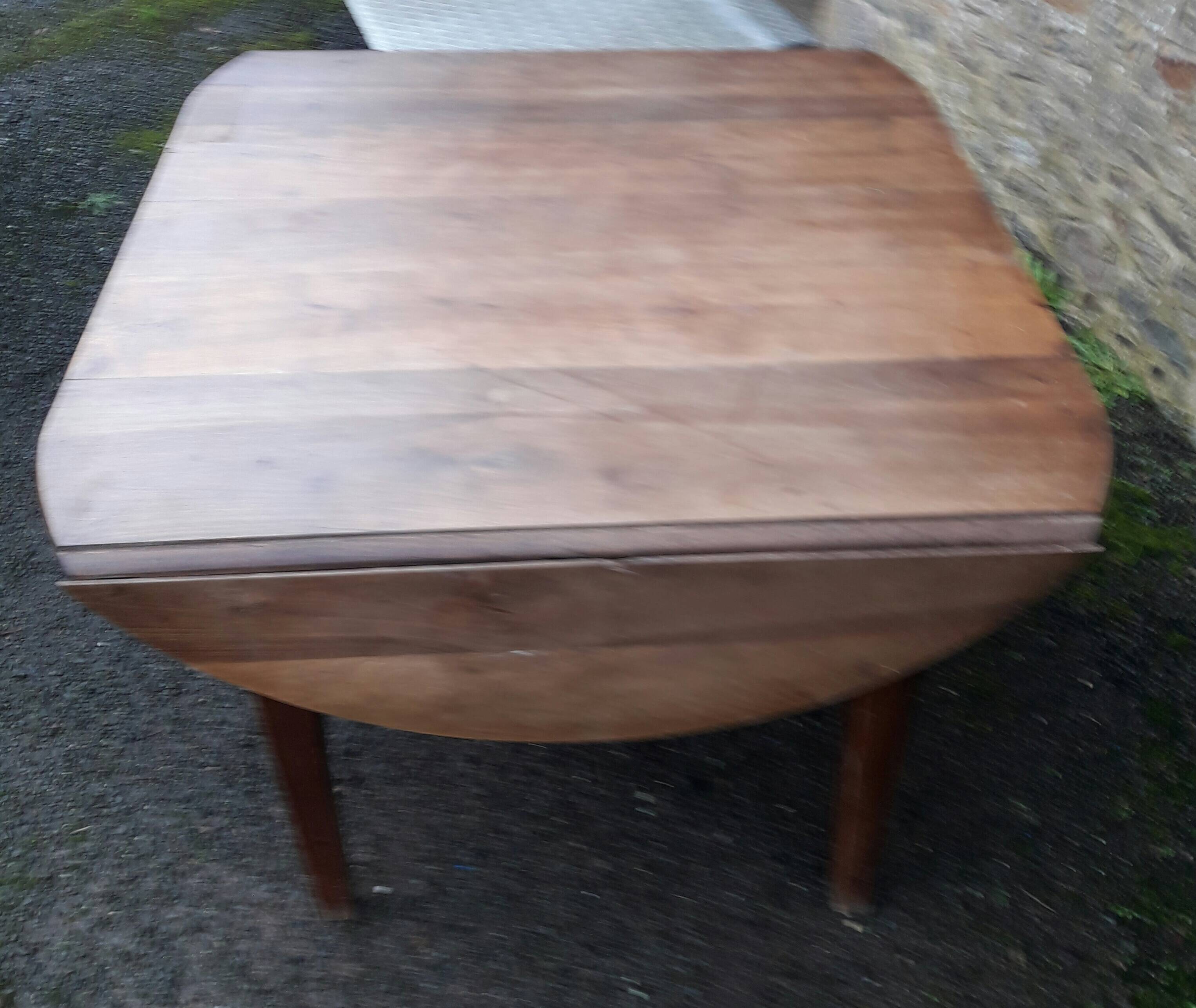 Oval fruit wood farm table