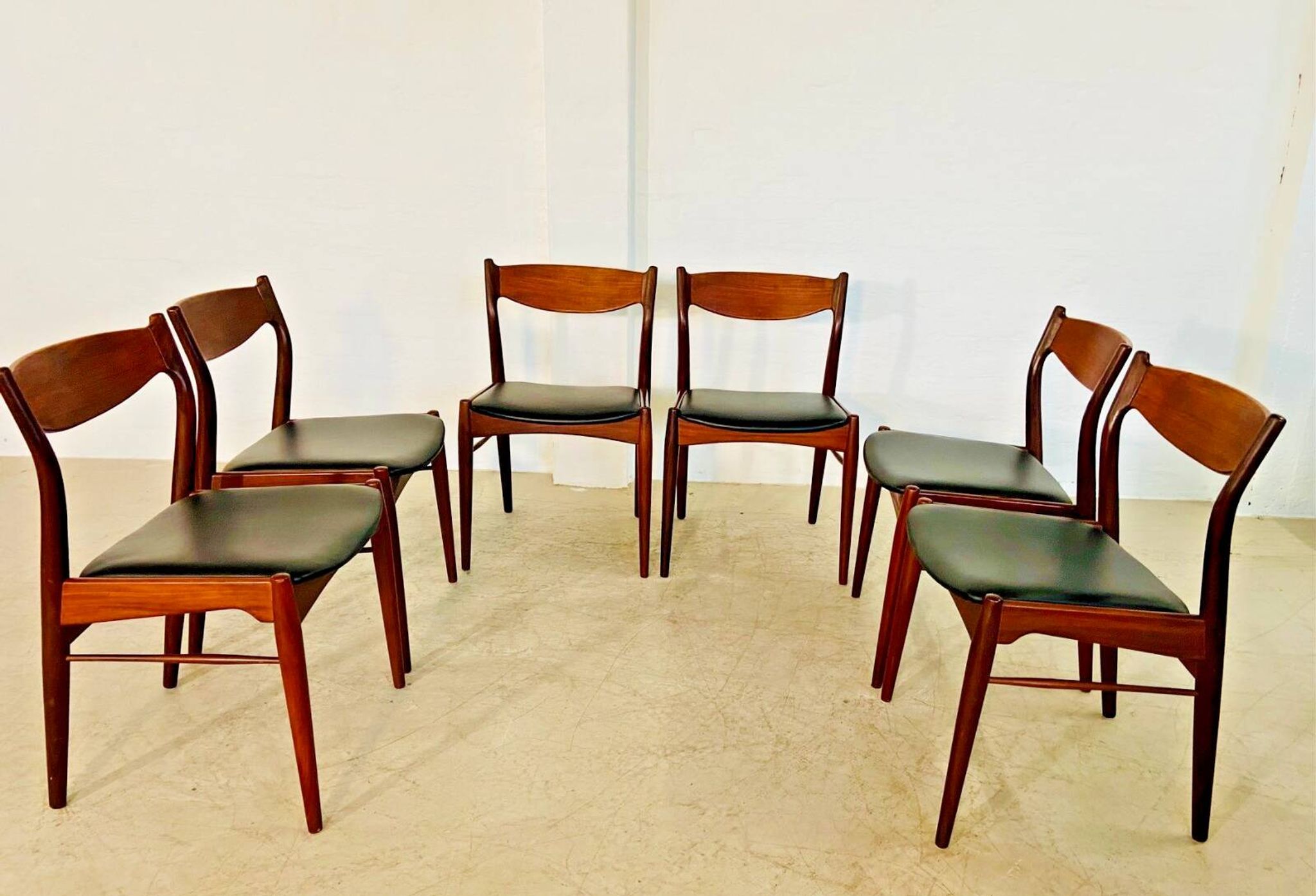 Danish vintage Arne Wahl Iversen teak and leather dining chairs model 26 - 1960s
