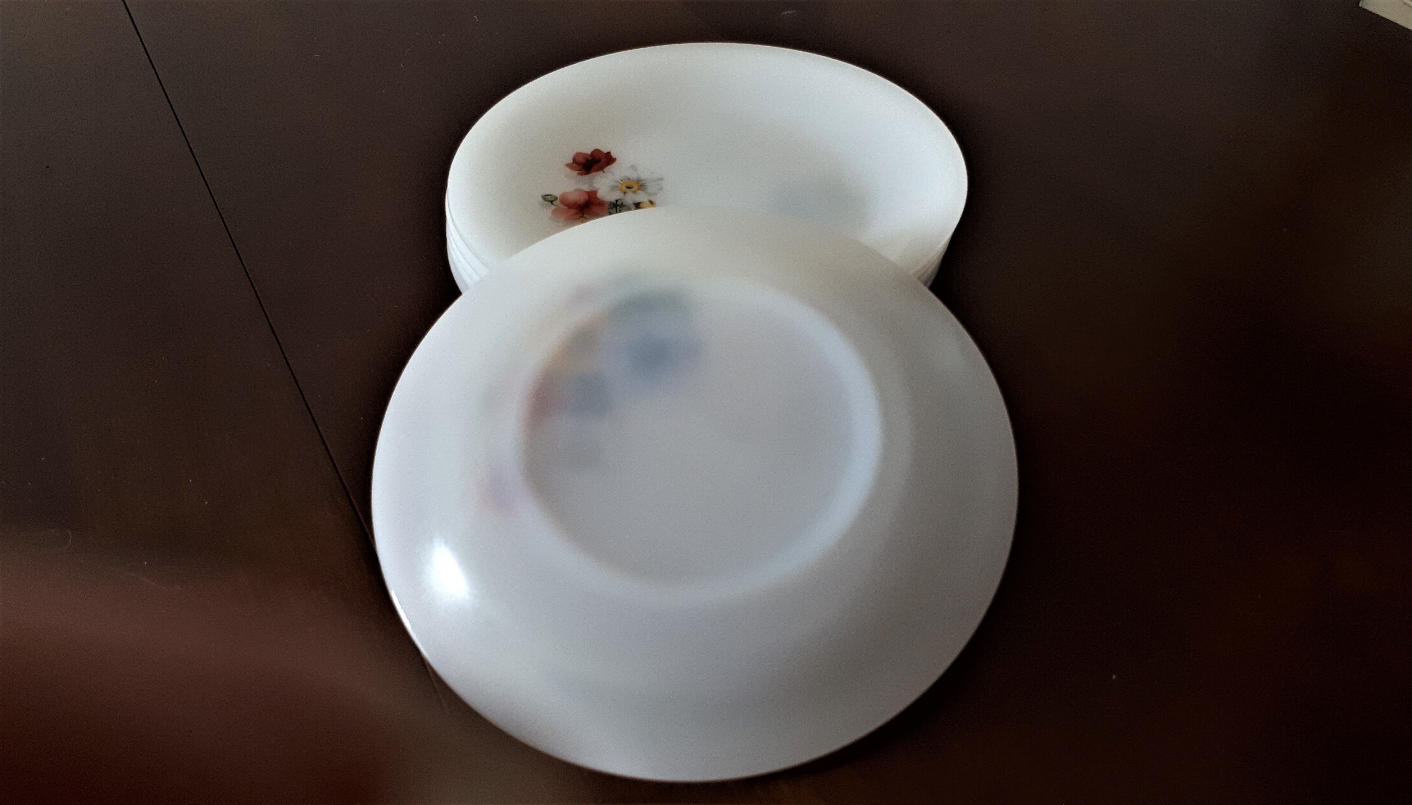 Set of arcopal dessert plates