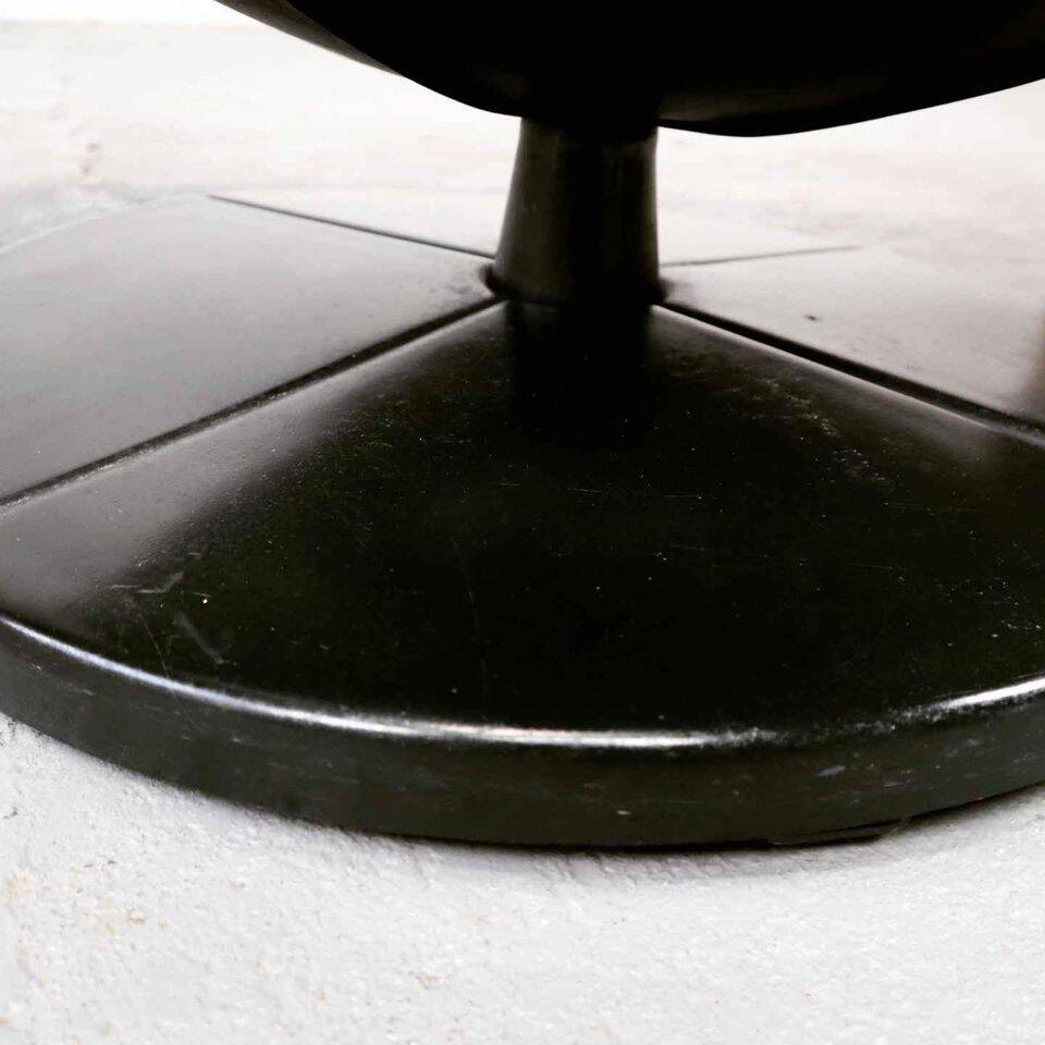 "Jupiter" swivel lounge chair by Pierre Guariche for Meurop