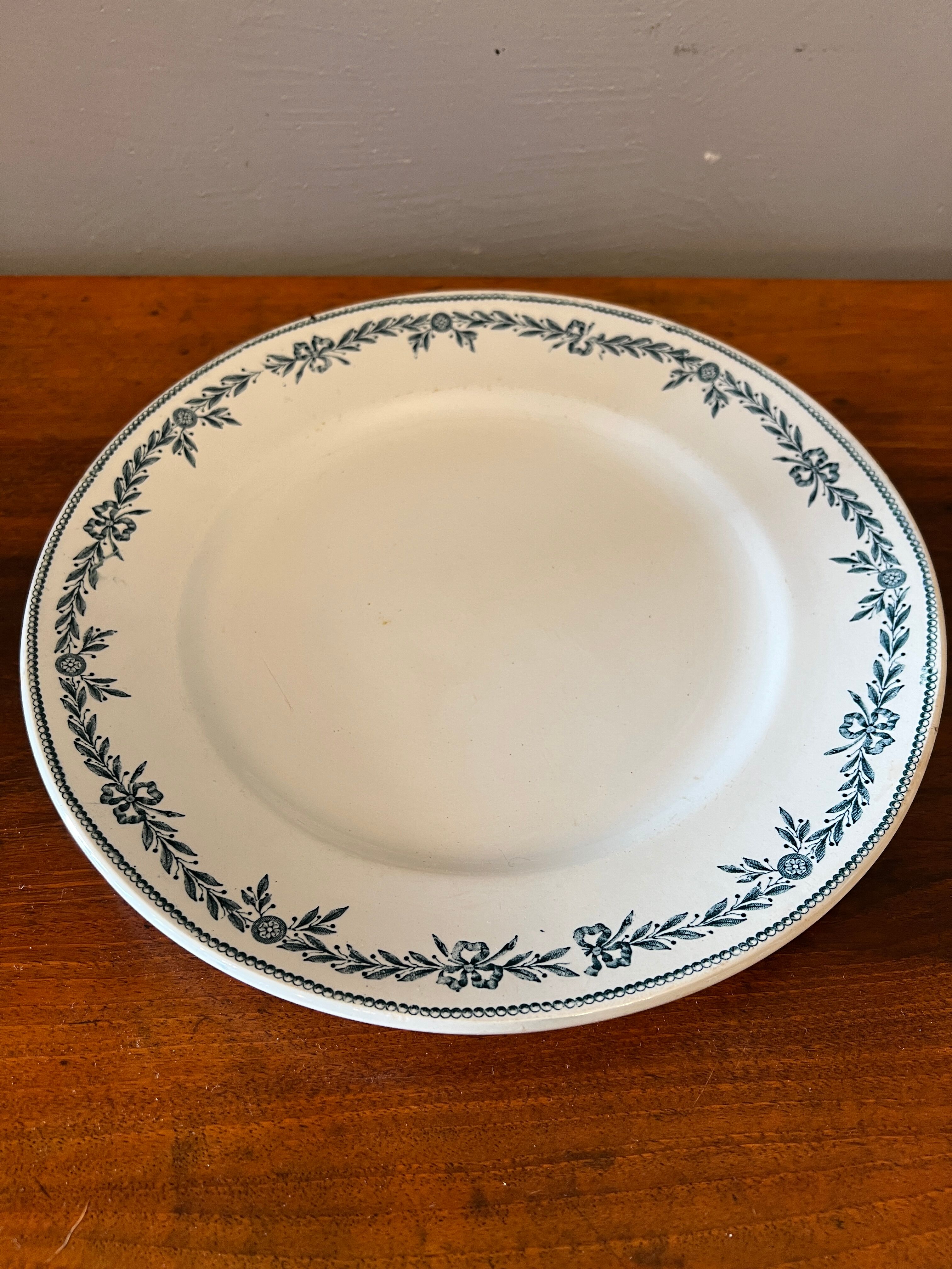 BHV - Old earthenware dish, Lauriers model