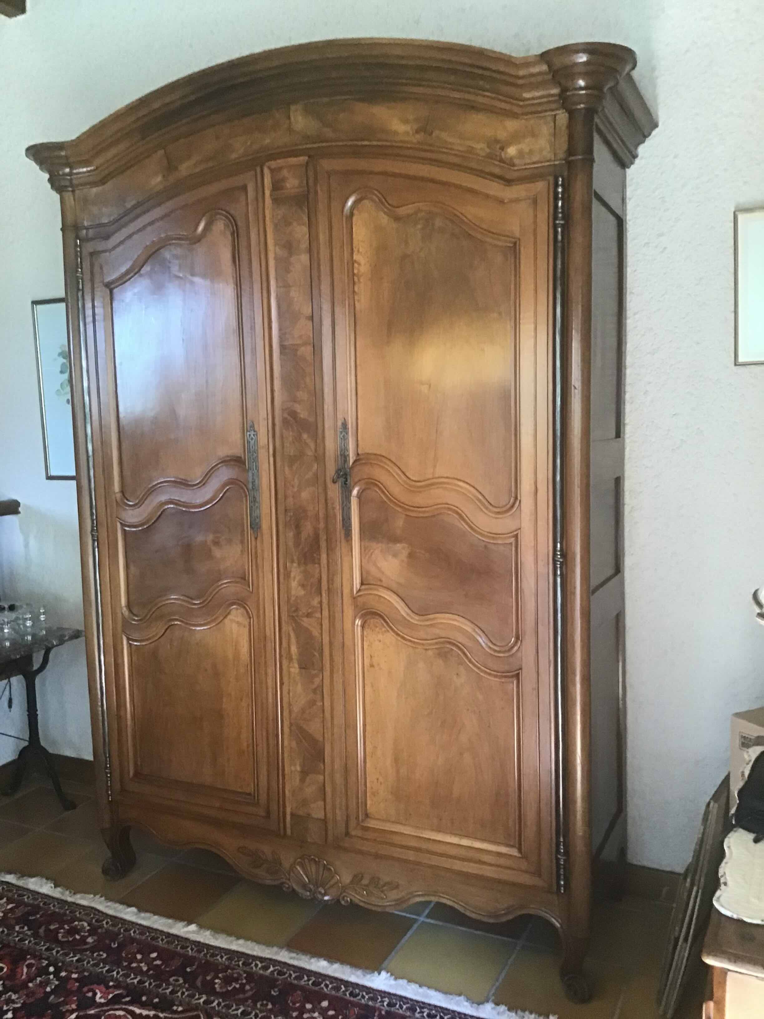 Louis XV wardrobe "gendarme hat"