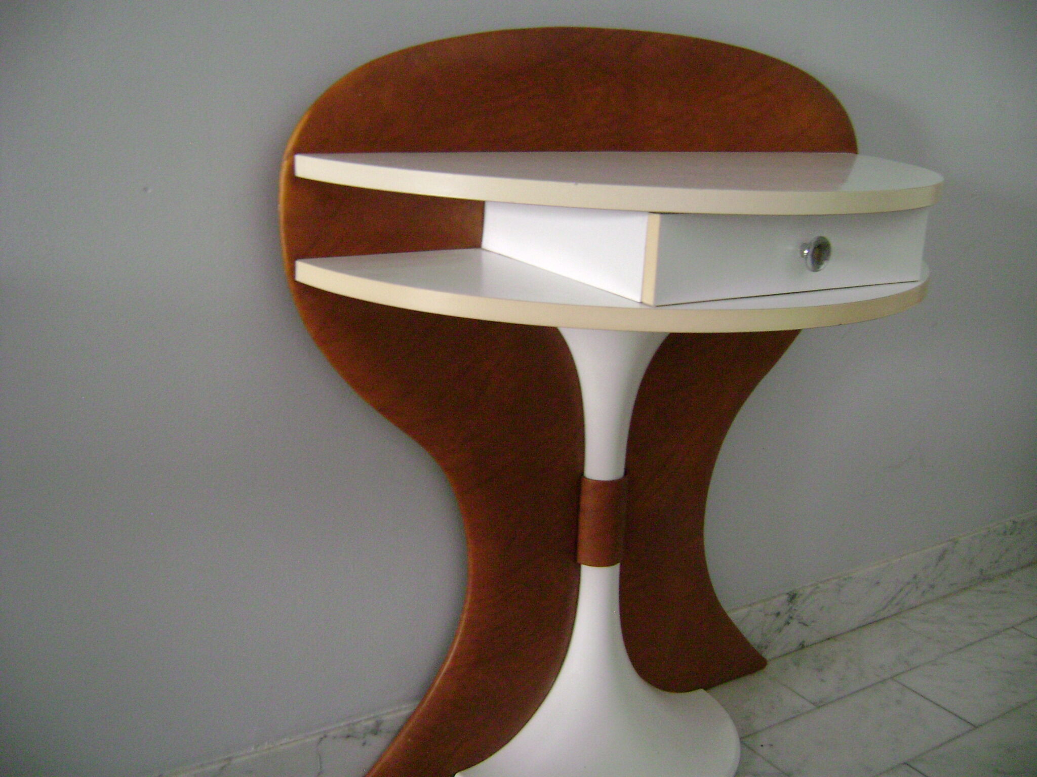 White lasked wood console and 1980s skai background