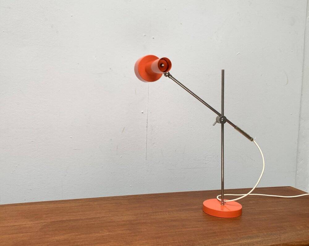 Minimalist table lamp