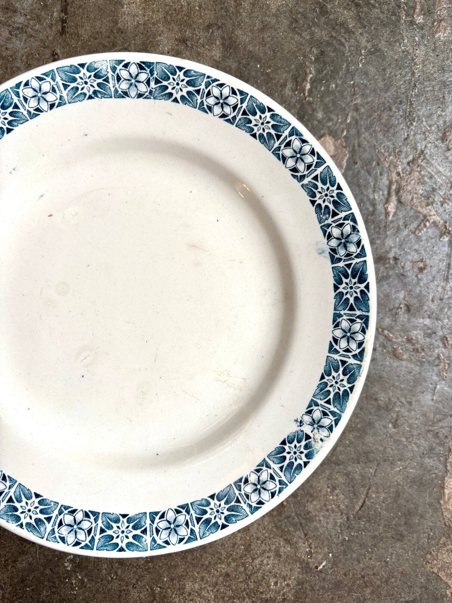 Longchamp ironware cake plate, "René" service