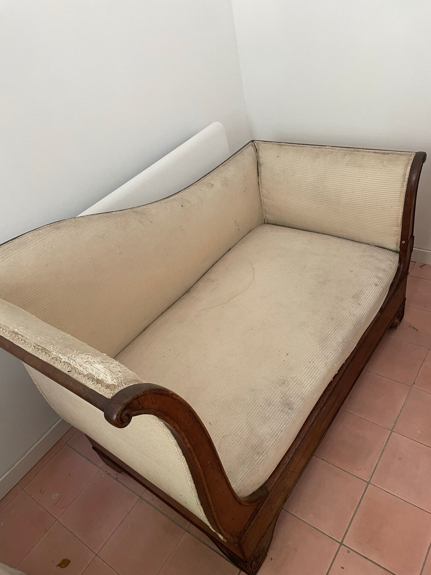 Meridian with a solid walnut system - Restoration style