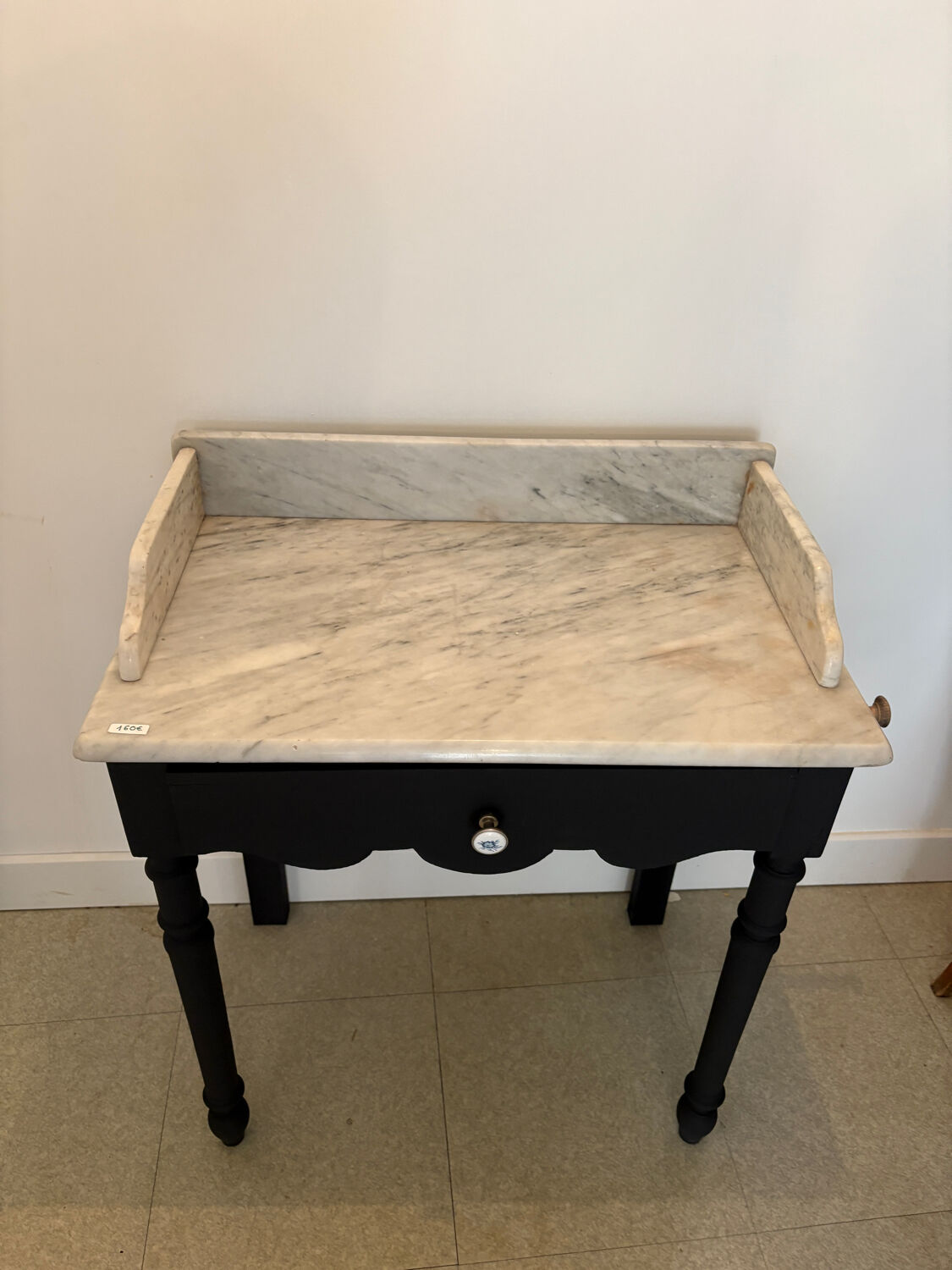 Black dressing table, white marble