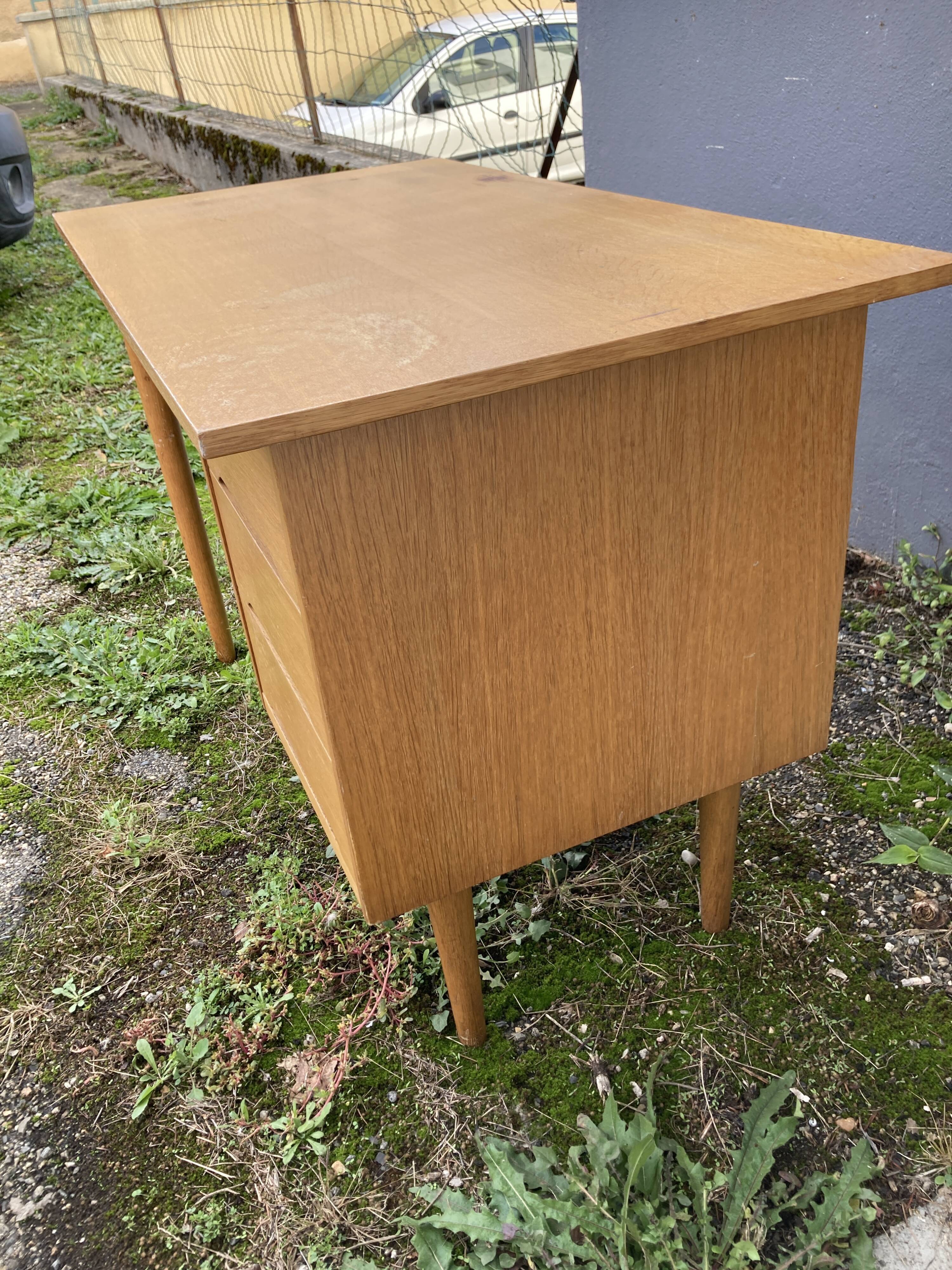 Scandinavian desk with drawer box