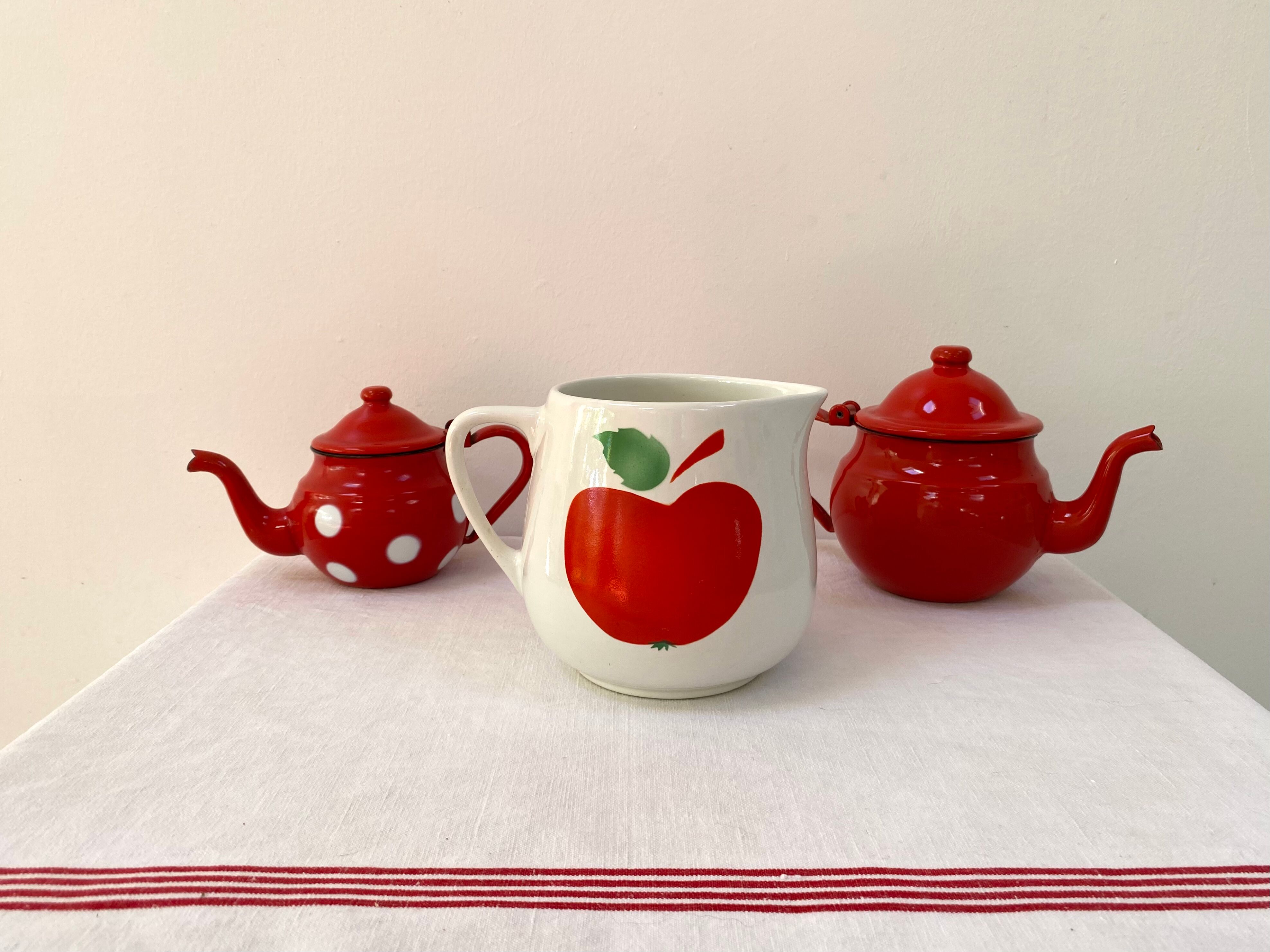 Vintage porcelain apple pitcher 1L