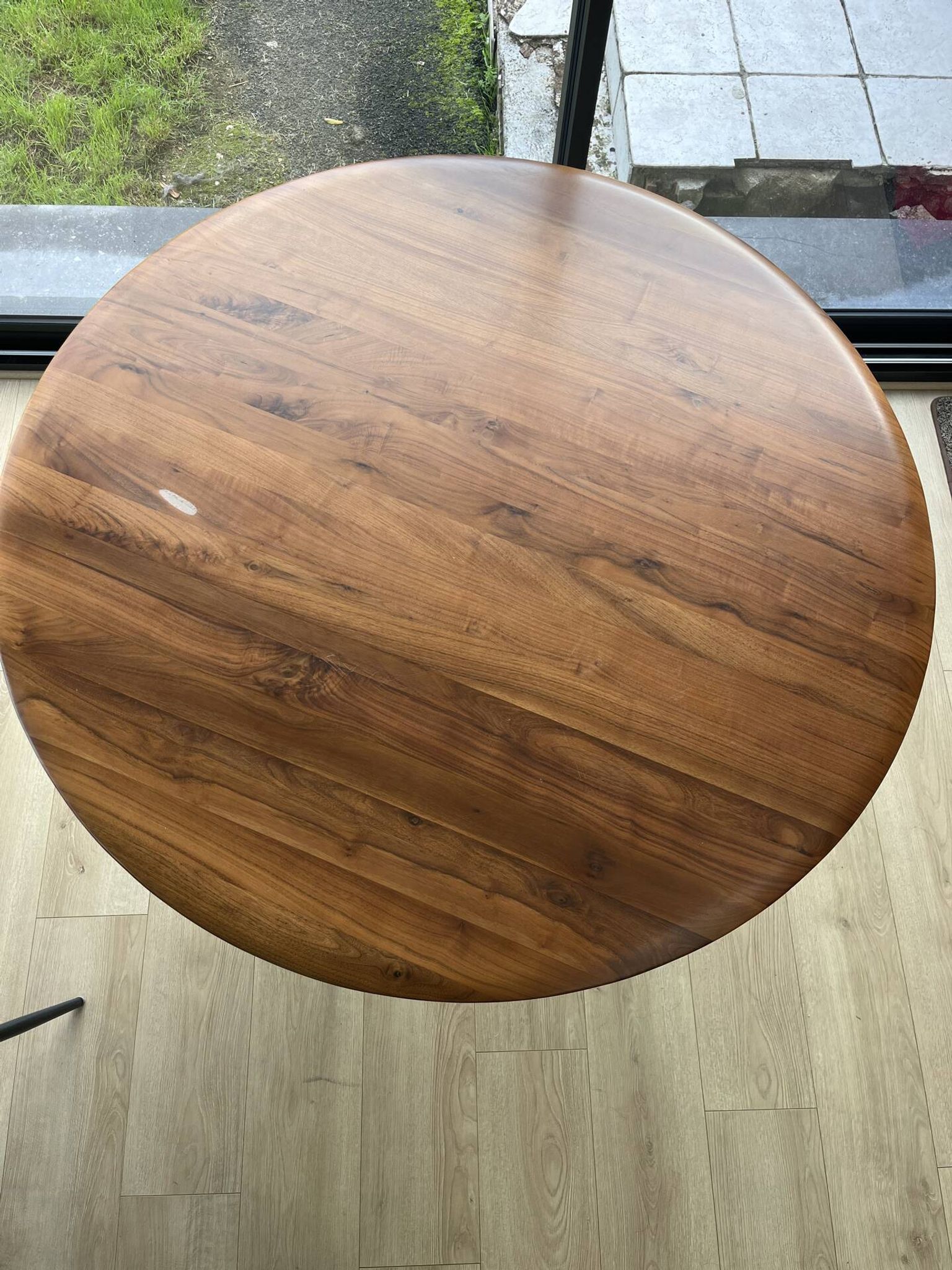 Dining table in walnut AM.PM