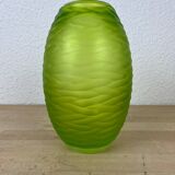 Vase artisanal en verre vert