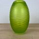 Vase artisanal en verre vert