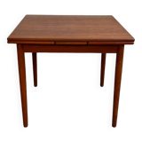 Scandinavian table with extensions