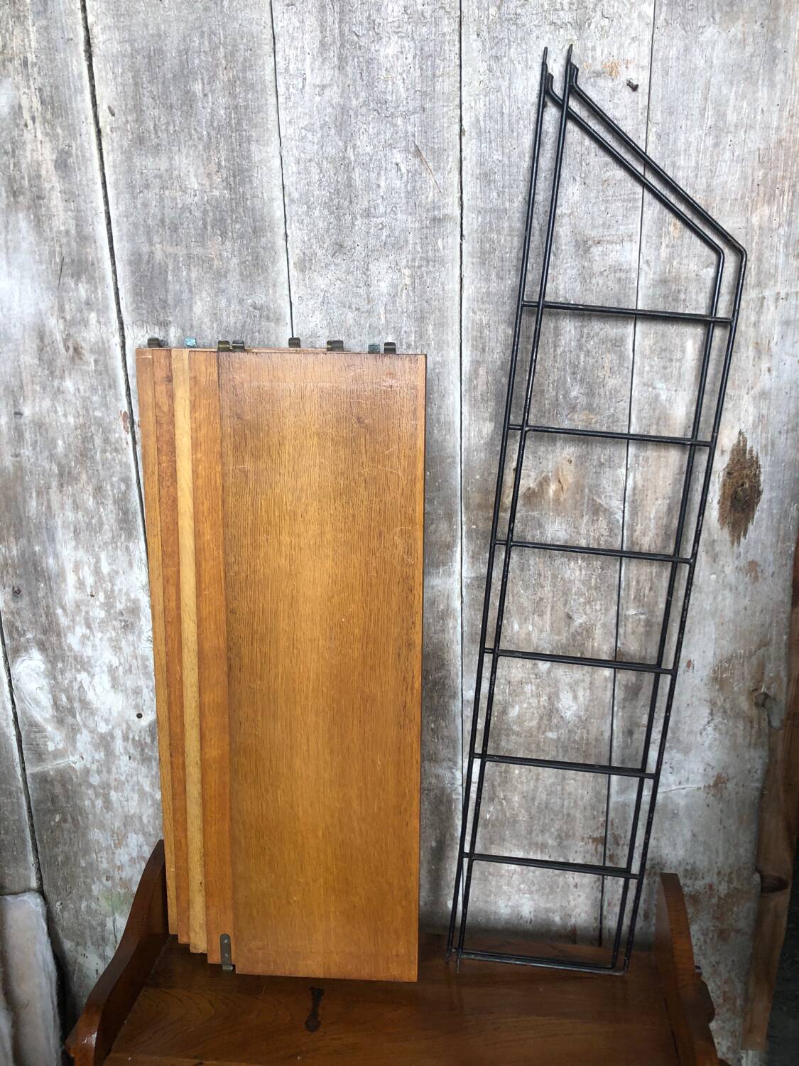Ancienne etagère murale modulable tomado métal noir + bois clair vintage