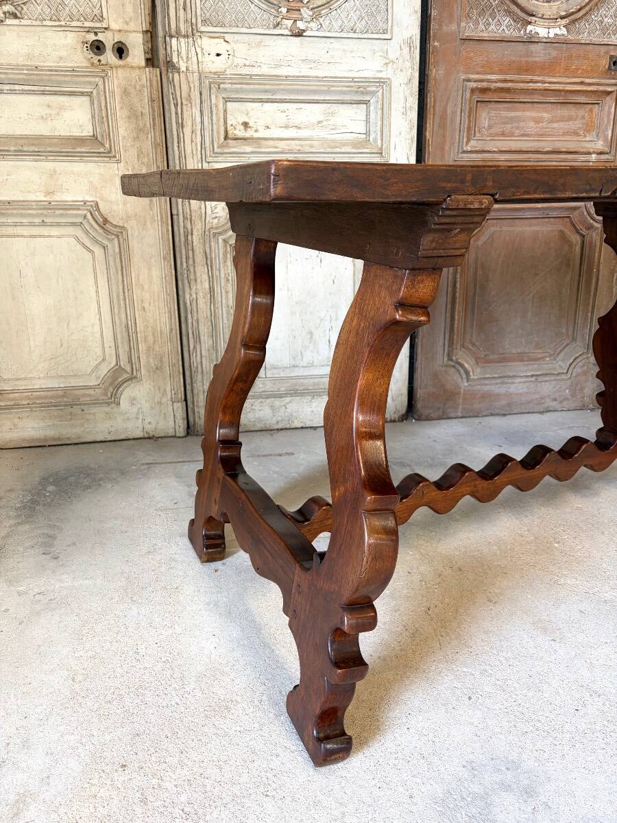 Table espagnole époque 20e siècle