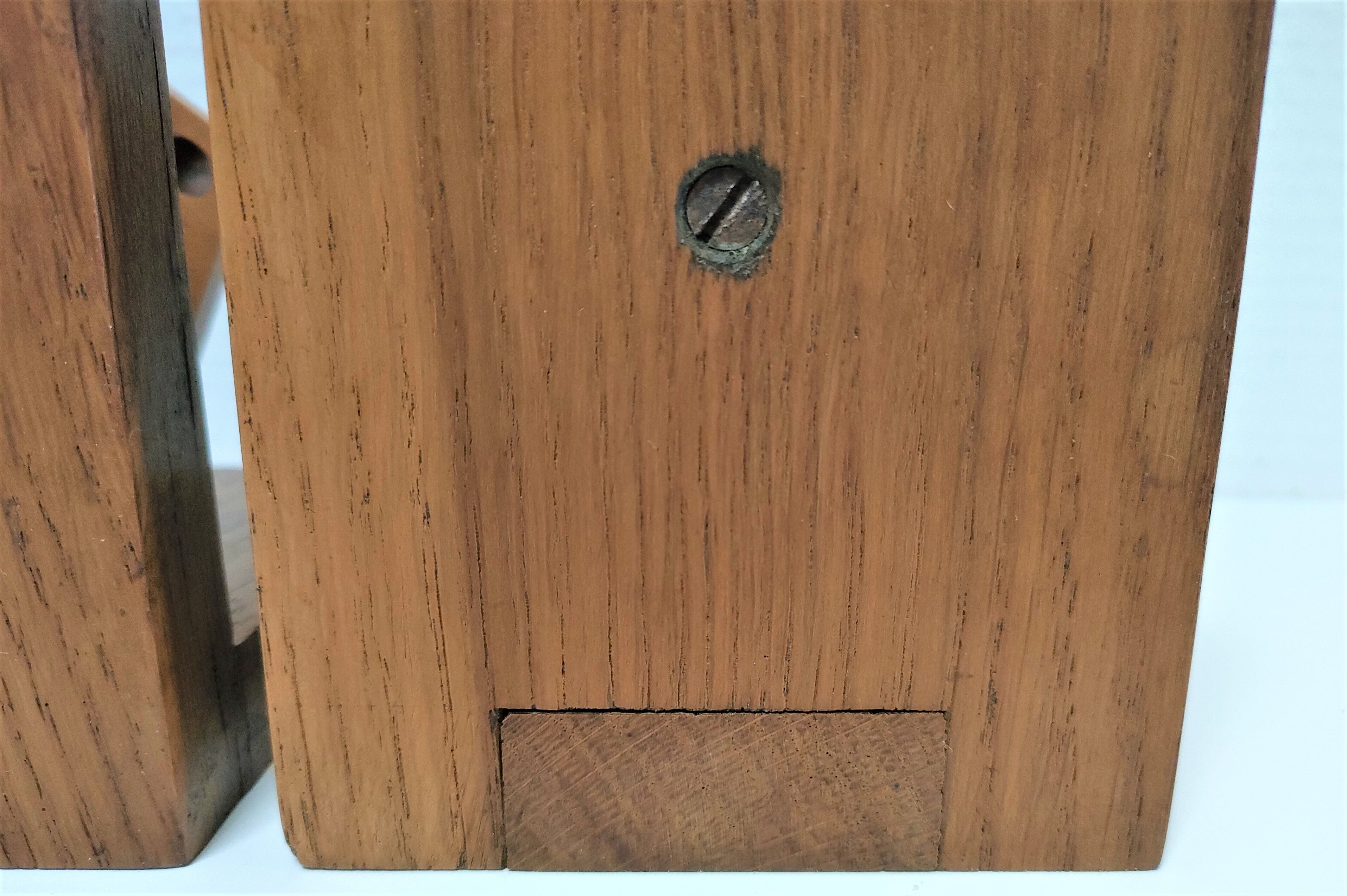 Pair of bookends style Art Deco oak decoration dice
