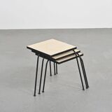 Ensemble de 3 tables gigognes en métal laqué noir, vers 1960