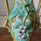 Vase art nouveau en barbotine estampillé