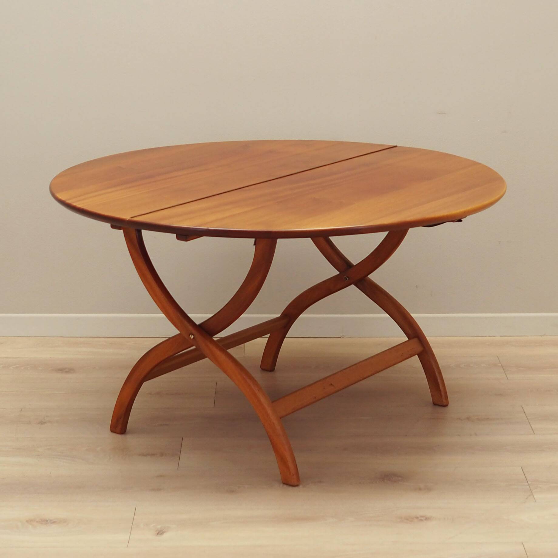 Round mahogany coffee table, Danish design, 1970s, production: Denmark
