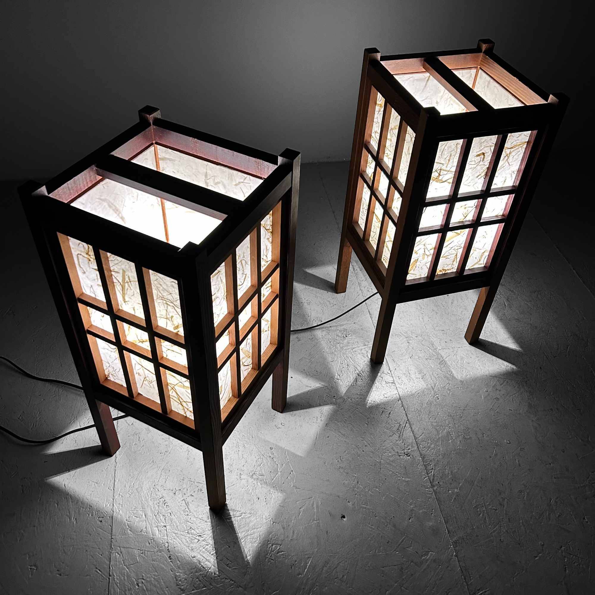 Pair of japanese antique shoji floor lamps (障子ランプ), taishō-era [大正]