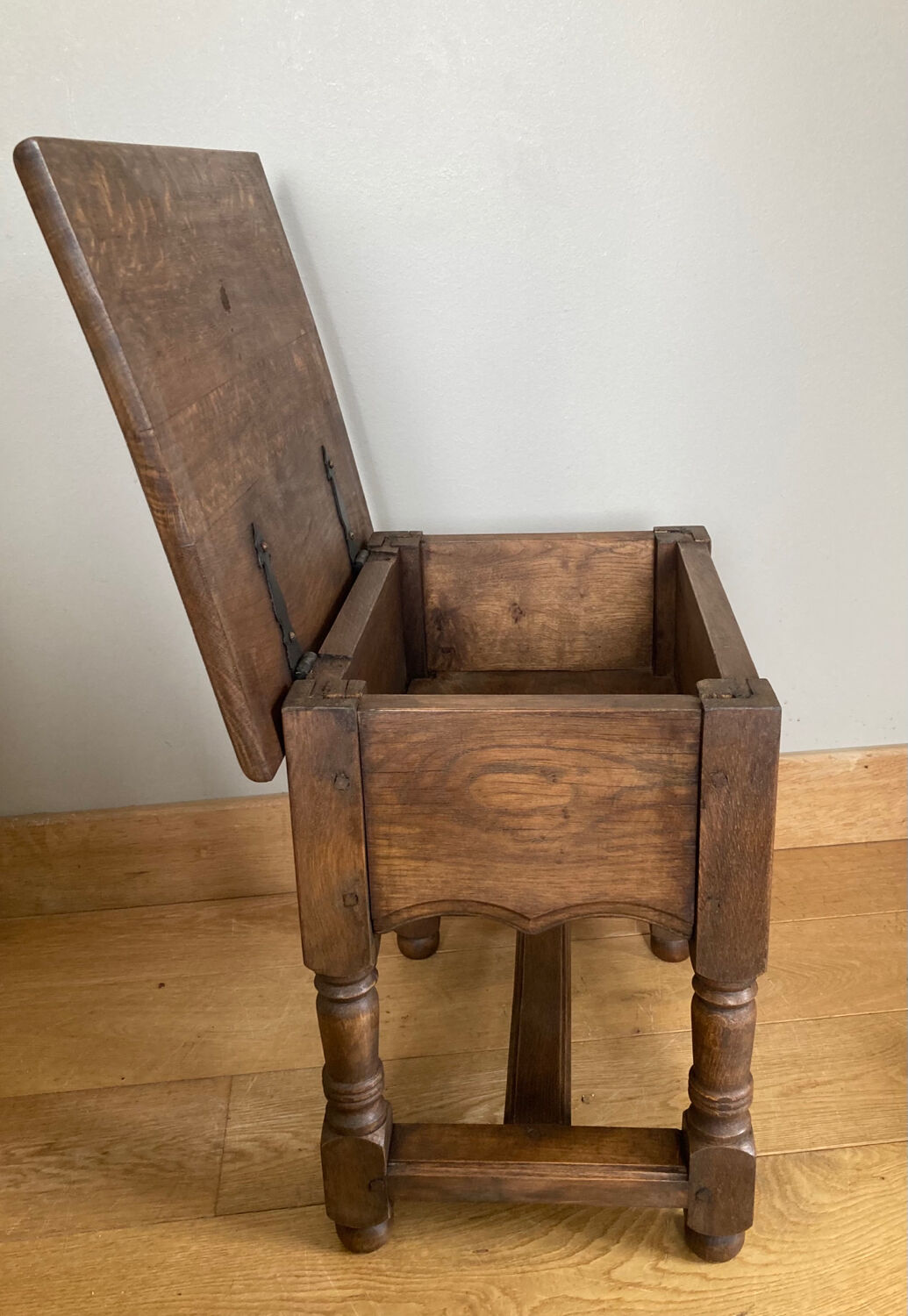 Chest bedside twentieth century solid oak pegged base spacer