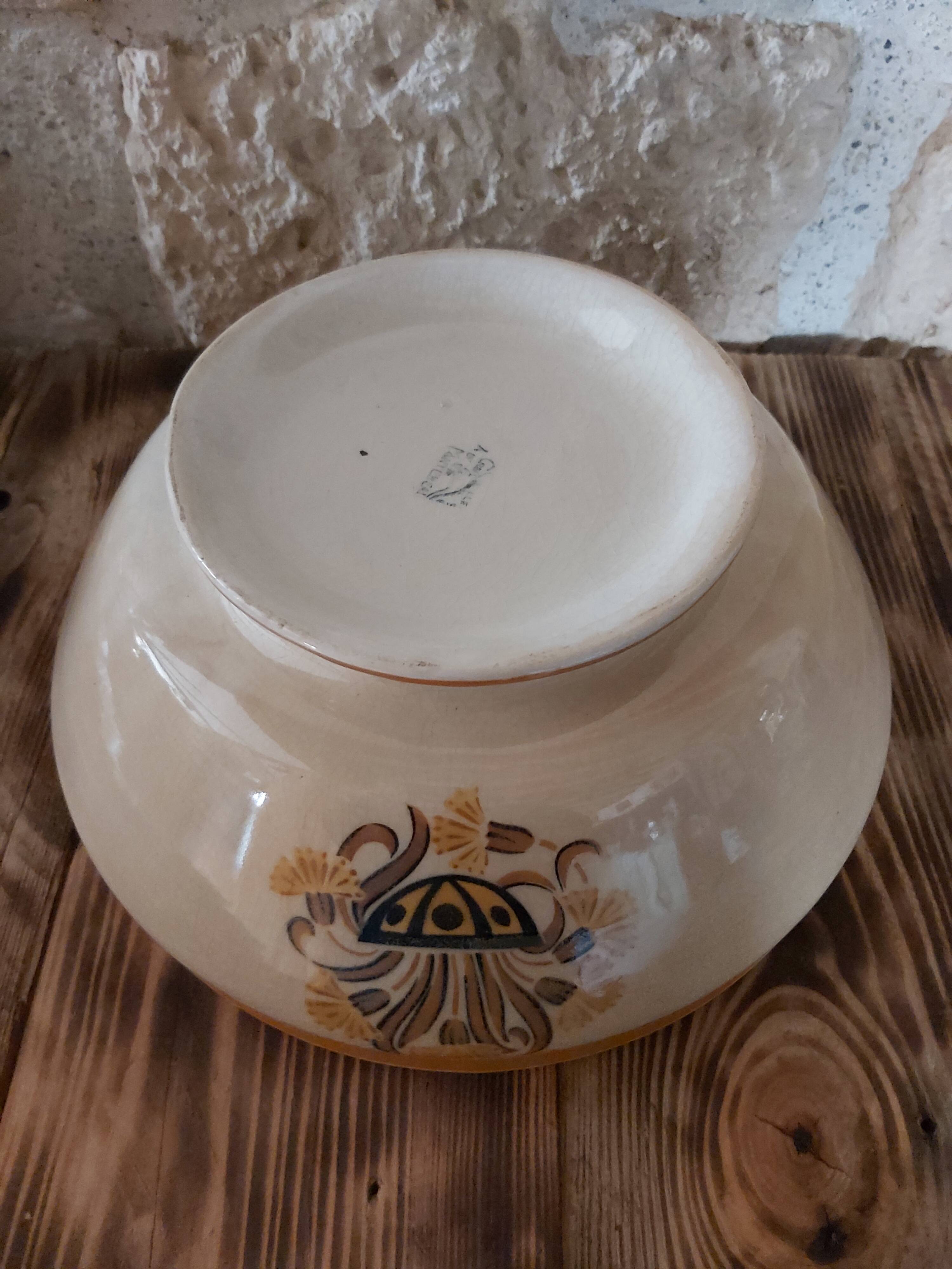 Salad bowl Creil and Montereau pattern Carnations