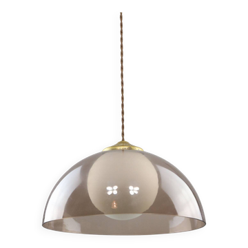 Lampe à suspension italienne en laiton, opaline et plexiglas de l'ère spatiale