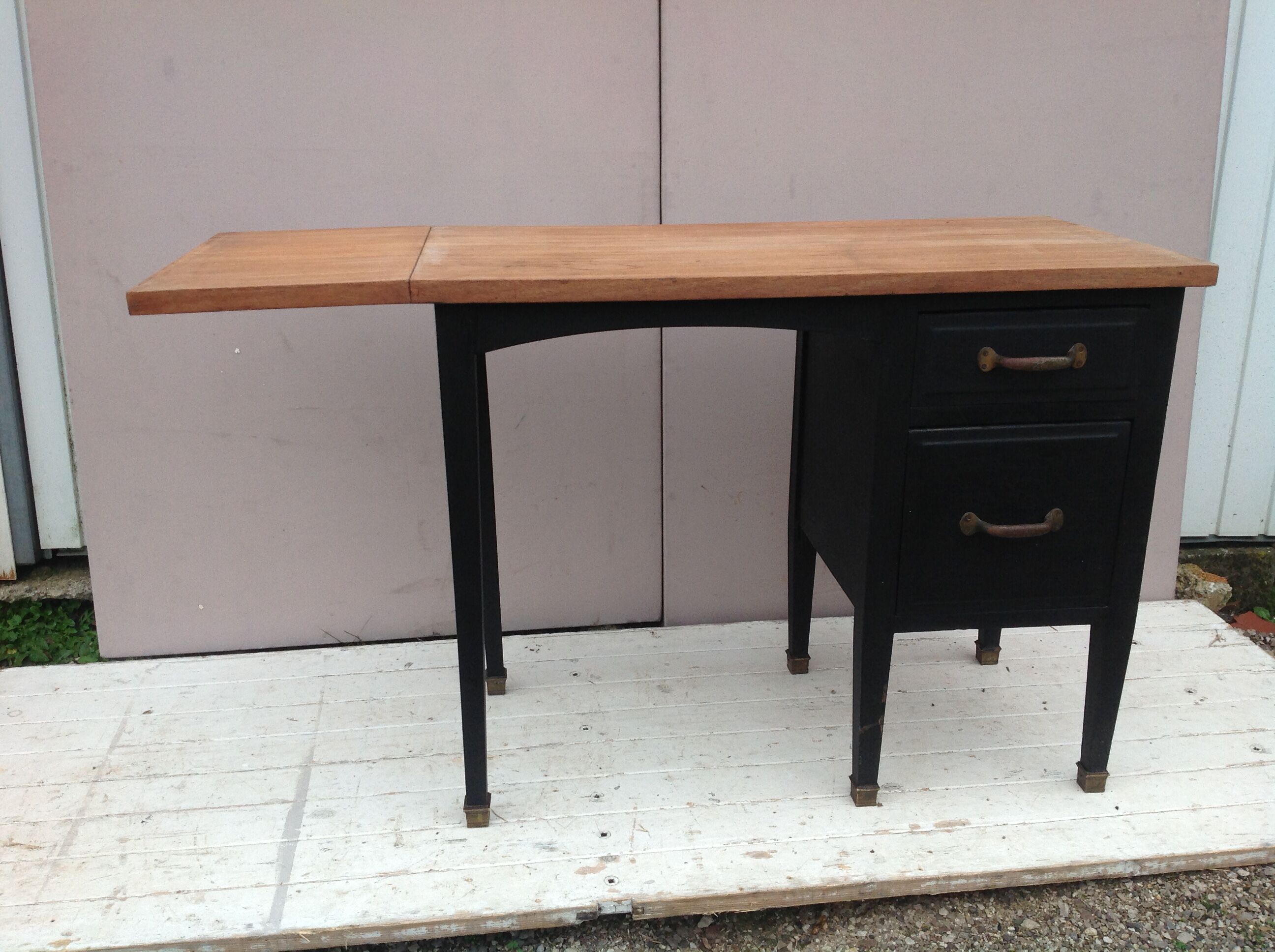 The 1950s wooden desk